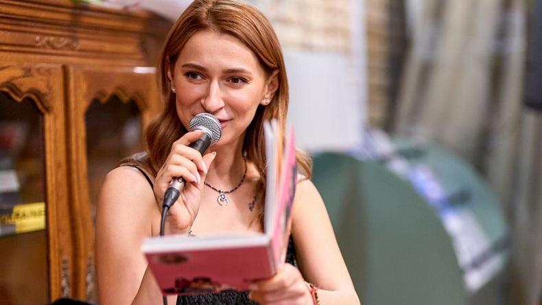 TAYANNA выпустила свою первую книгу "История одной женщины" TAYANNA выпустила свою первую книгу "История одной женщины"