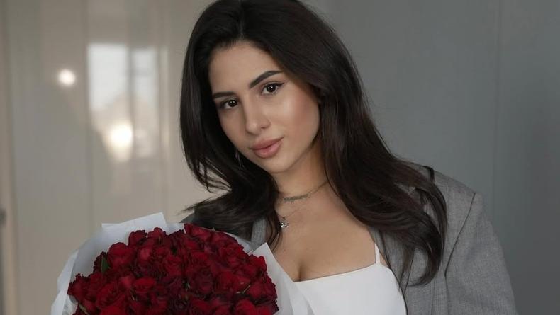 Исполнительница хита Вечорниці по случаю 25-летия показала живот на нежных фото Исполнительница хита Вечорниці по случаю 25-летия показала живот на нежных фото