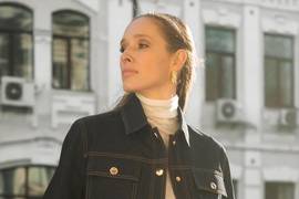 Осадчая показала свою весеннюю прогулку в мини-юбке