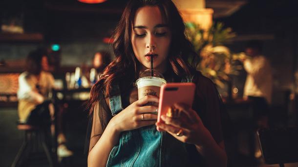 Зомби в соцсетях: как смартфон крадет вашу концентрацию Зомби в соцсетях: как смартфон крадет вашу концентрацию