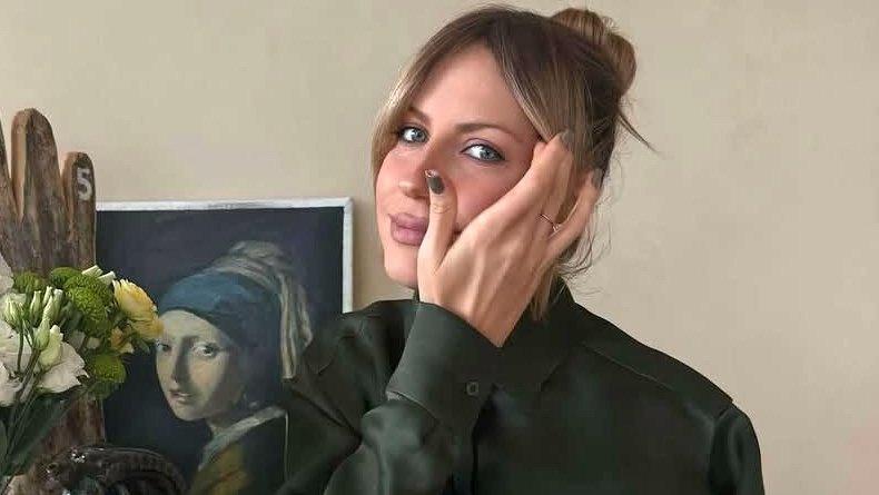 Никитюк в черном бикини показала, как в бассейне "выгребает день" Никитюк в черном бикини показала, как в бассейне "выгребает день"