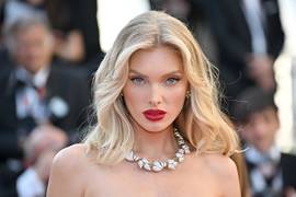 Эльза Хоск показала самую модную куртку весны 2025