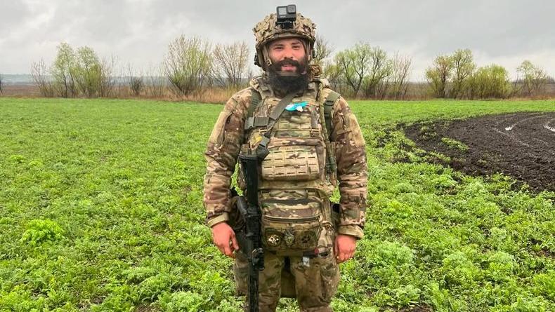 Виктор Розовый показал свои первые шаги после тяжелого ранения на фронте Виктор Розовый показал свои первые шаги после тяжелого ранения на фронте