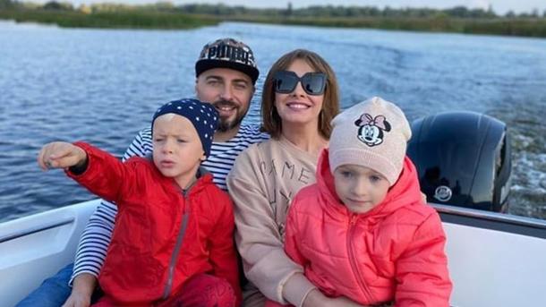 Чоловік Олени Кравець зізнався, як війна вплинула на їхній шлюб instagram.com/kvartal95official Чоловік Олени Кравець зізнався, як війна вплинула на їхній шлюб instagram.com/kvartal95official