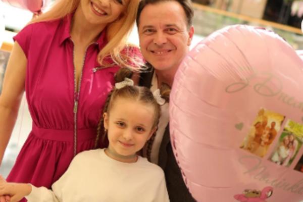 Лілія Ребрик із чоловіком та середньою дочкою instagram.com/liliia.rebrik