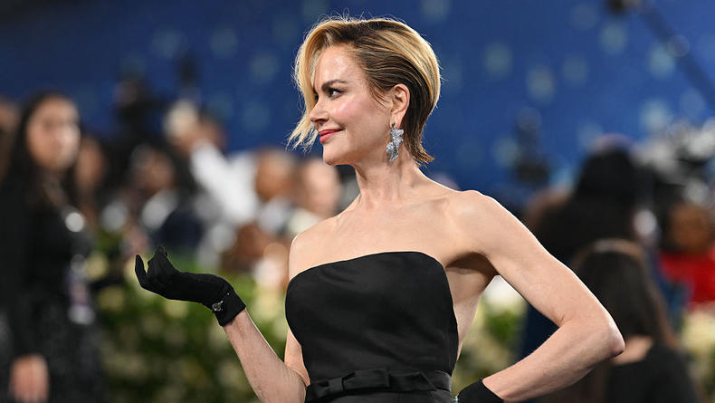 Николь Кидман неожиданно появилась на Met Gala 2025 с короткой стрижкой Николь Кидман неожиданно появилась на Met Gala 2025 с короткой стрижкой
