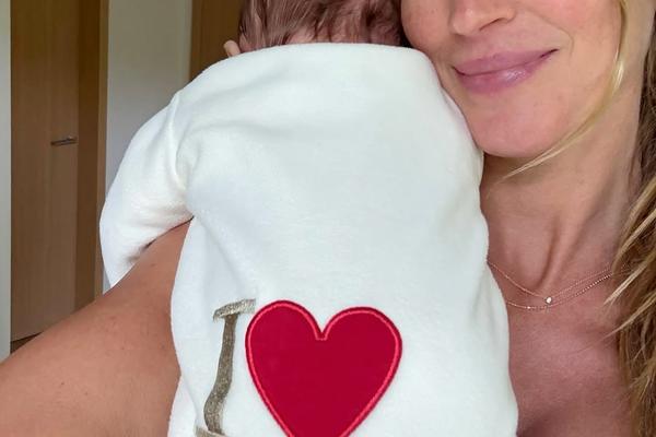 Жизель Бюндхен вперше запостила фото із третьою дитиною instagram.com/gisele