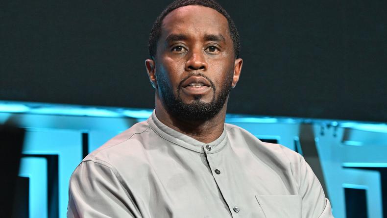 Доньки P. Diddy вийшли із зали суду після брудних подробиць його вечірок Доньки P. Diddy вийшли із зали суду після брудних подробиць його вечірок