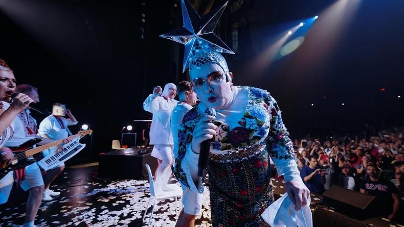Сердючка підтримала Ziferblat під час концерту та перепела Bird of Pray Сердючка підтримала Ziferblat під час концерту та перепела Bird of Pray