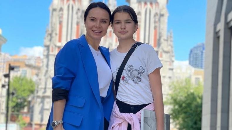 Подкопаева показала фото с выпускного старшей дочери Подкопаева показала фото с выпускного старшей дочери