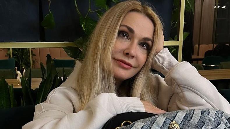 Сумская показала себя в роли Роксоланы на архивном фото из 90-х Сумская показала себя в роли Роксоланы на архивном фото из 90-х