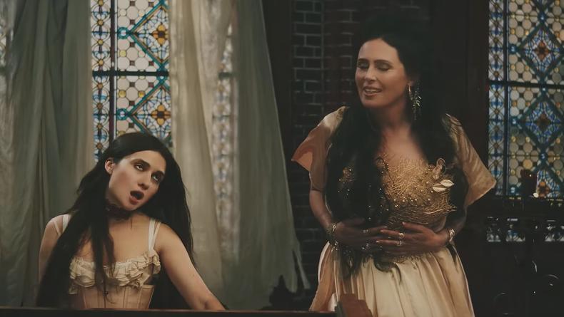Jerry Heil и Within Temptation воплотили девушку и стихию в совместном видео