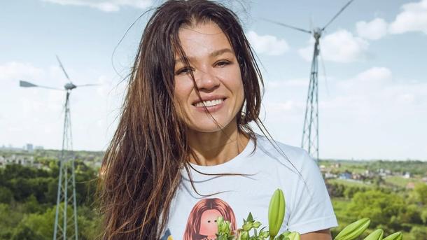 Руслана не відмовляється від фізкультури навіть після виснажливих переїздів Руслана не відмовляється від фізкультури навіть після виснажливих переїздів