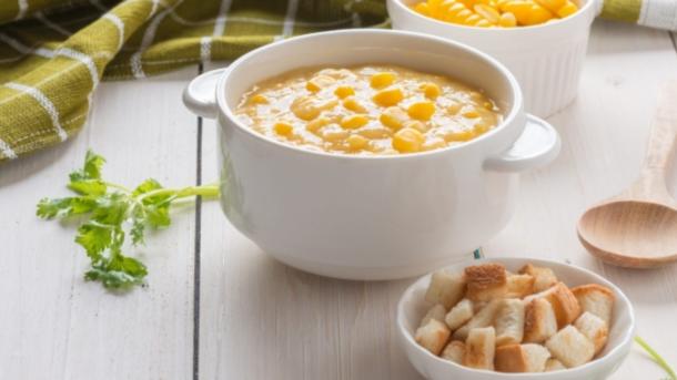 Нежный крем-суп с кукурузой и сливками: пошаговый рецепт Нежный крем-суп с кукурузой и сливками: пошаговый рецепт