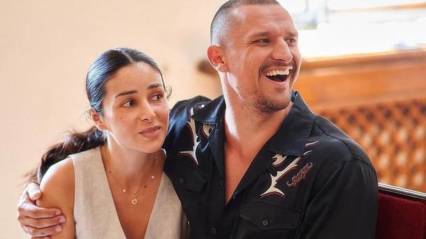 Цимбалюк запостив відео, де пристрасно цілує відому співачку instagram.com/taras.tsymbaliuk Цимбалюк запостив відео, де пристрасно цілує відому співачку instagram.com/taras.tsymbaliuk