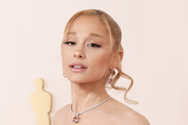 Затмила всех: Ариана Гранде в монументальном розовом платье стала главной звездой премьеры "Злая: Навсегда"