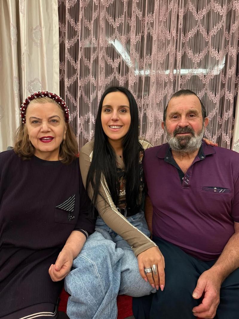 Джамала с сестрой и родителями в Стамбуле instagram.com/jamalajaaa