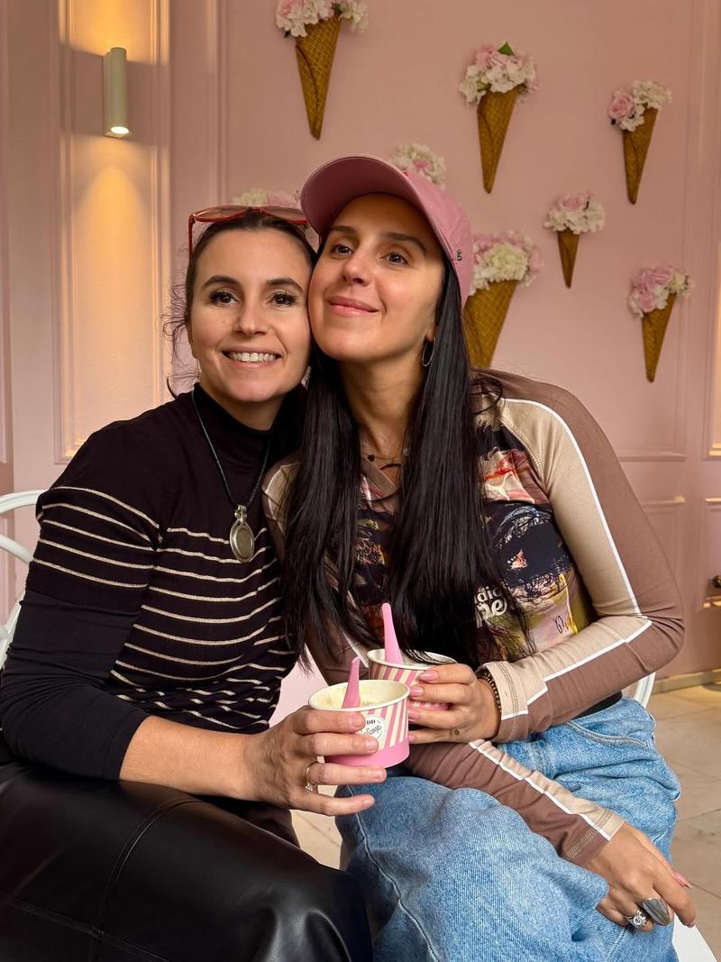 Джамала с сестрой и родителями в Стамбуле instagram.com/jamalajaaa