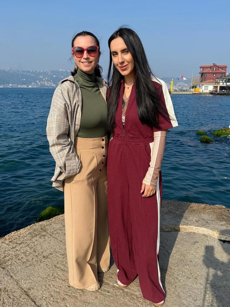 Джамала с сестрой и родителями в Стамбуле instagram.com/jamalajaaa