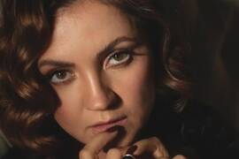 Цибульская показала декольте в кровати в преддверии своего 40-летия