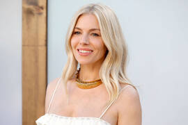 43-летняя Сиенна Миллер объявила о третьей беременности