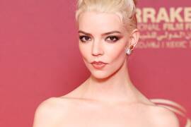 Аня Тейлор-Джой показала роскошный образ на Новый год 2026