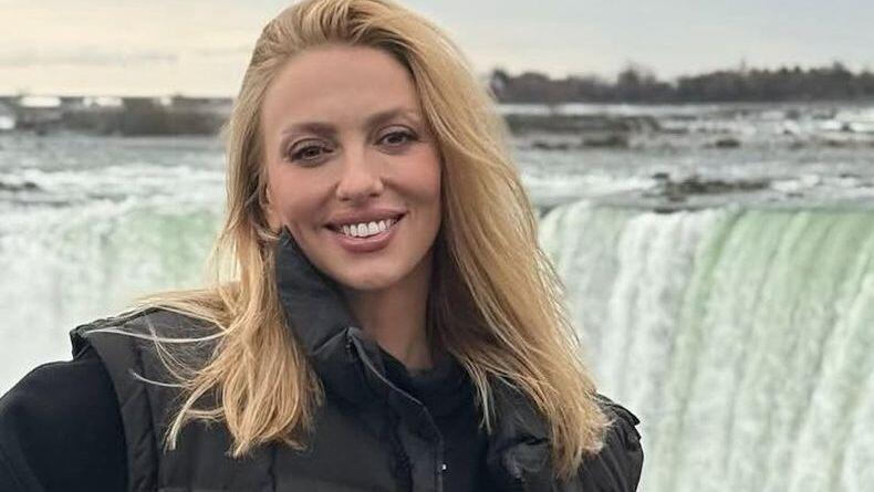 Полякова показала, как в нижнем белье создает себе лук