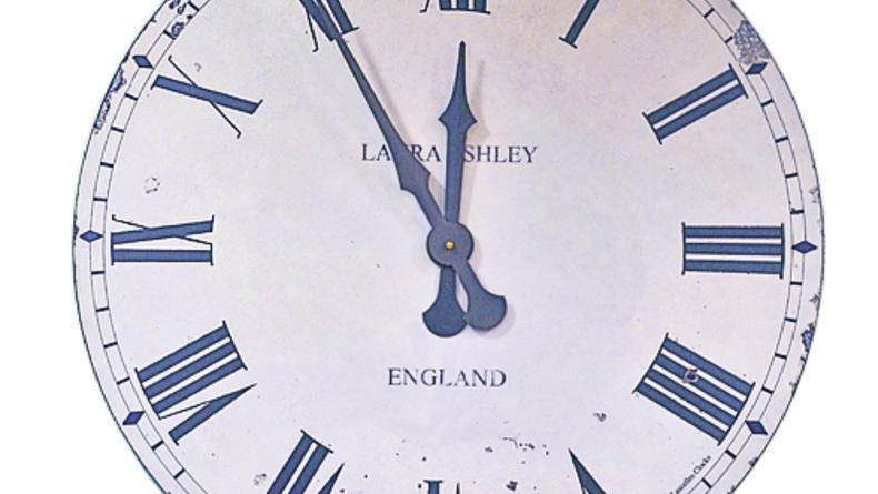гигантские настенные часы Laura Ashley