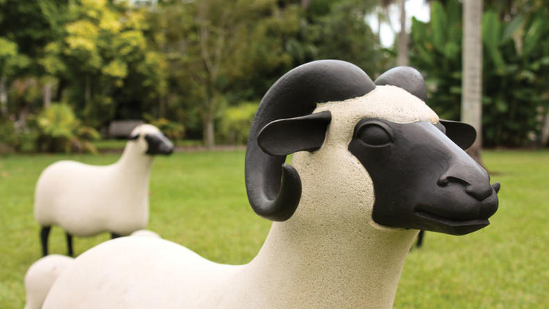 Бронзовые овцы ушли с аукциона за 7,5 млн. долларов