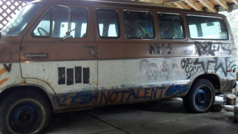 Микроавтобус с рисунком Курта Кобейна на торгах