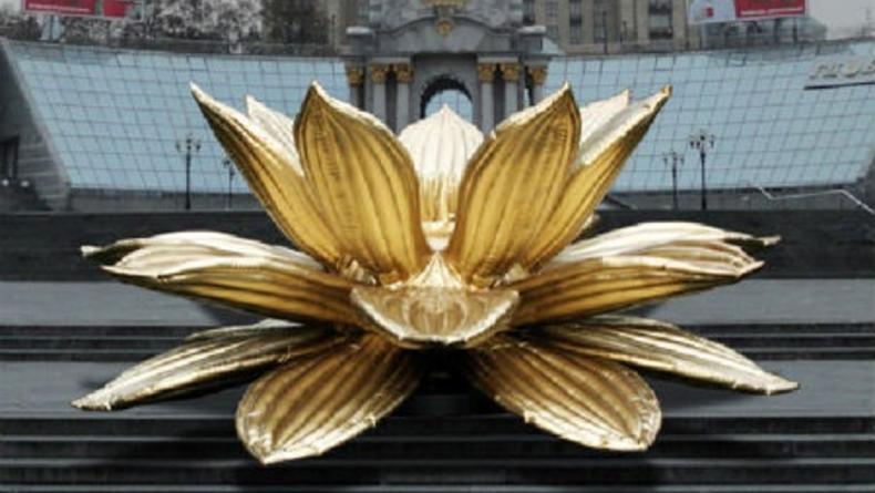 На Майдане установят Золотой лотос художника из Кореи