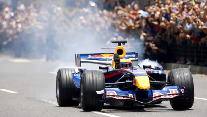 Команда-чемпион Формулы 1 на Red Bull Параде Чемпионов