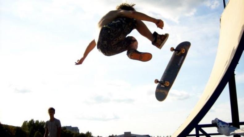 В Киеве открылся новый и самый большой скейт-парк