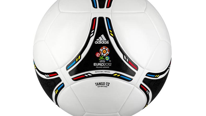 ЕВРО 2012: футбольные мячи из магазинов города