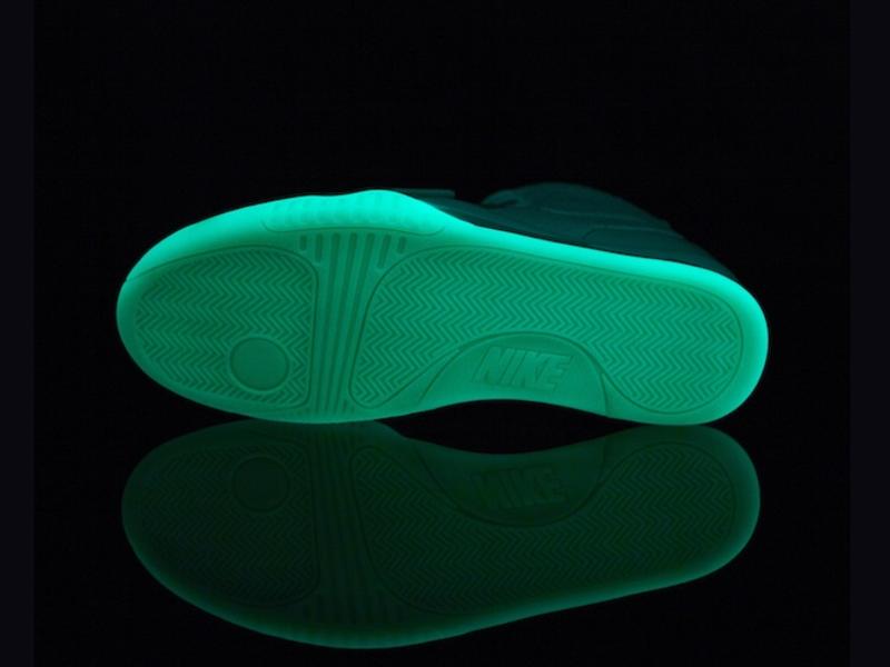 Дикие звериные кроссовки NIKE AIR YEEZY II Дикие звериные кроссовки NIKE AIR YEEZY II
