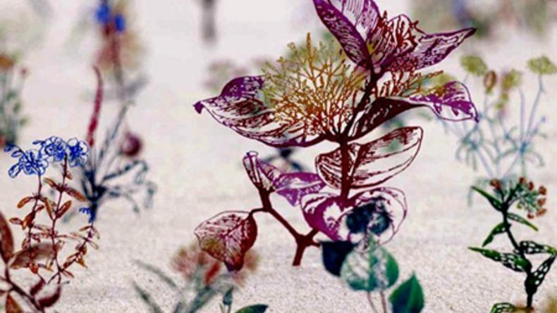 Скульптурный салон: Железные цветы на песчаном поле