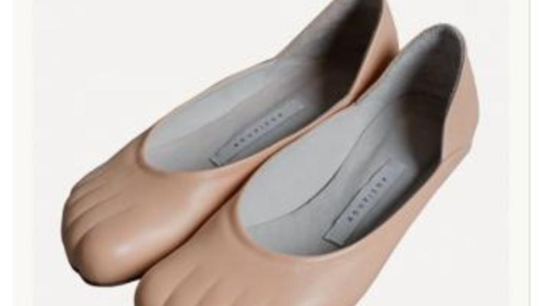Сюрреалистичные туфли с пальцами в Suitster