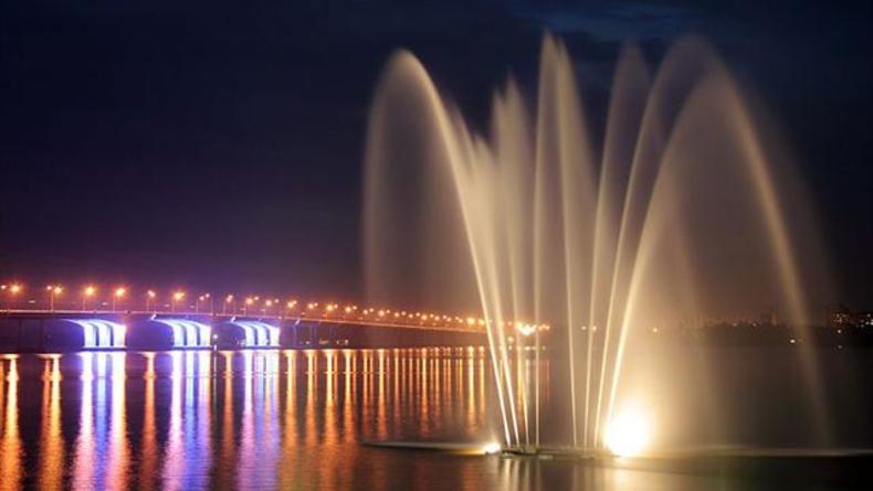 В столице открыли светомузыкальный фонтан
