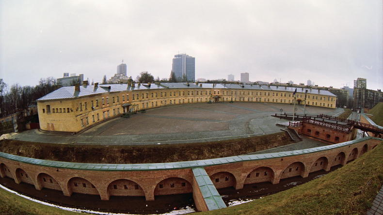 У Киевской крепости хотят отобрать кусок земли