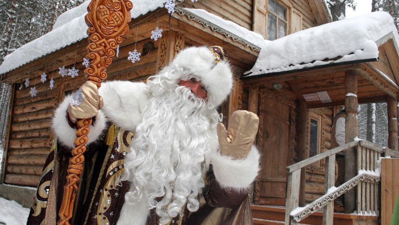 В городе открылись две резиденции Деда Мороза