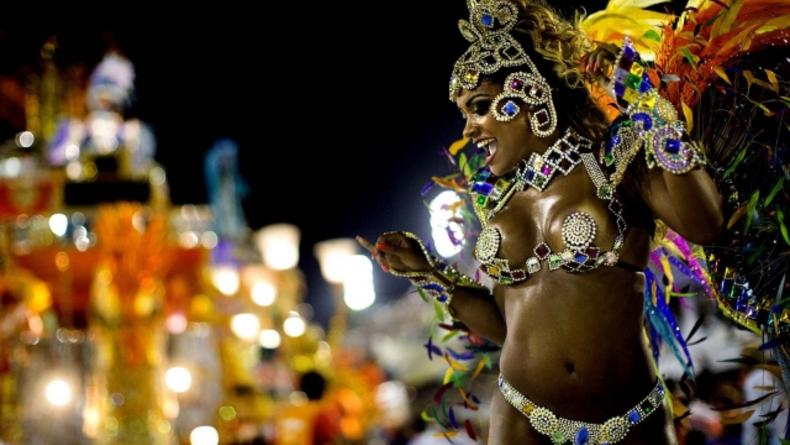 Карнавал в Рио определил лучшую школу самбы (ФОТО)
