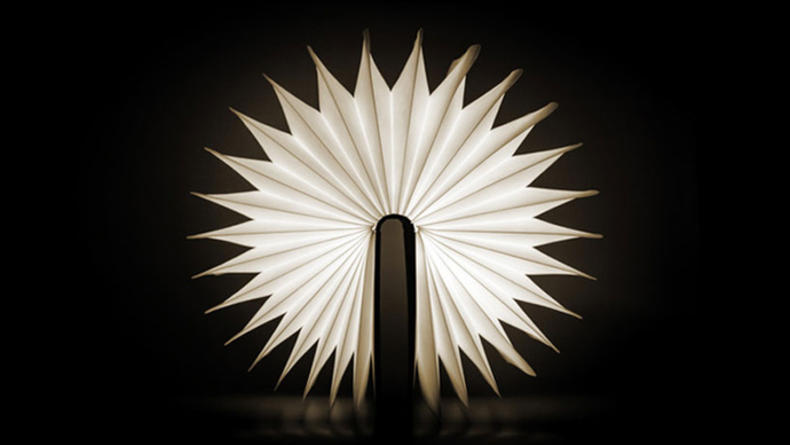 Удивительная беспроводная лампа Lumio в виде книги
