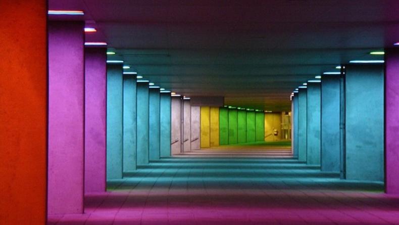 Необычный световой коридор появился в Нидерландах (ФОТО)