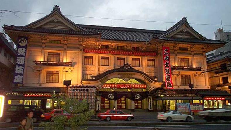 400-летний театр открылся в Токио после реконструкции