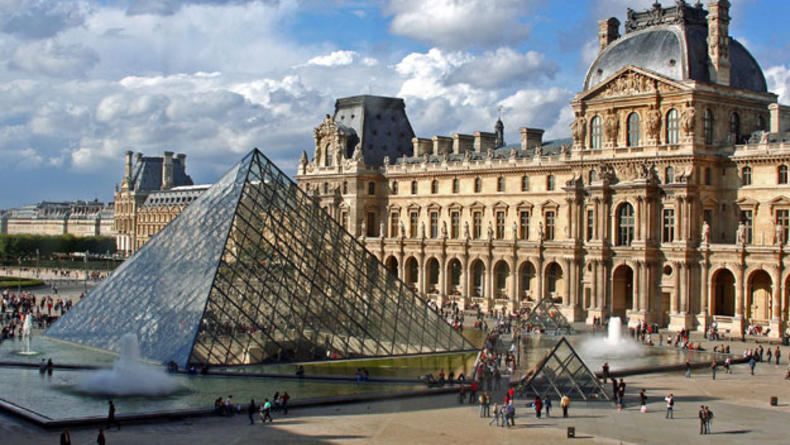 Парижский Лувр закрыли из-за карманников (ВИДЕО)