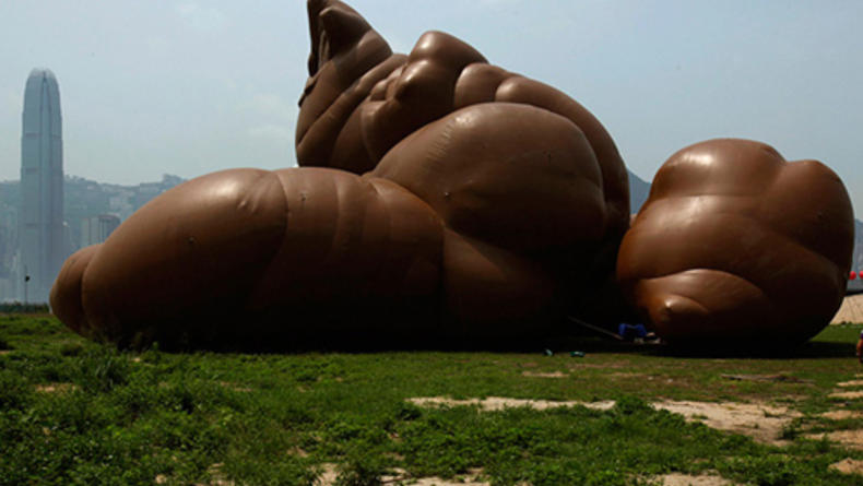 Гигантская фекалия и жареный поросенок в парке Китая (ФОТО)