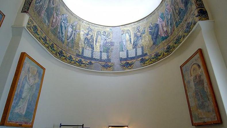В Киеве показывают мозаики XII века из Михайловского собора
