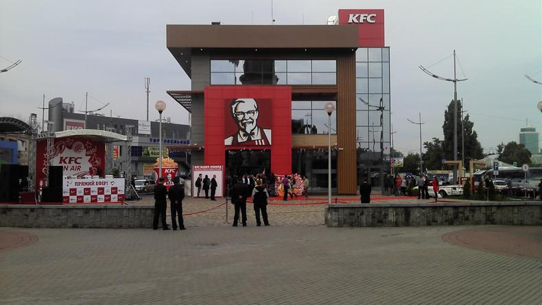 В Киеве открылся самый большой KFC drive в мире (ФОТО)