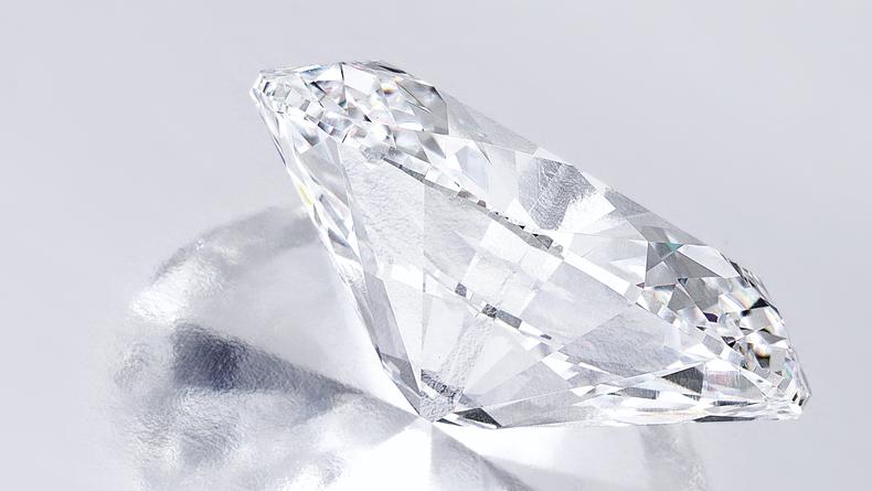 Установлен мировой рекорд стоимости бриллианта (ФОТО)