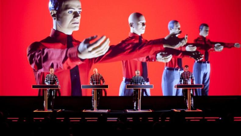 Музыканты Kraftwerk покажут в Швеции танцующие машины